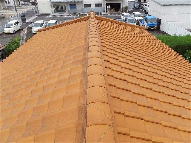 羽島市にてルーガでの屋根葺き替え工事を検討しているお客さまから見積もり依頼、点検時に漆喰の増し詰め判明